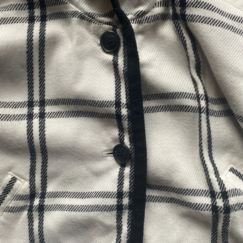 CHEROKEE-BLACK & WHITE PONCHO SWEATER-3T